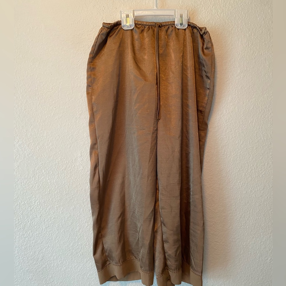 Satin sleepwear set gold